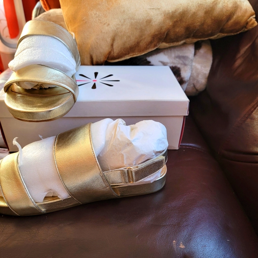 SZ 12M ISAAC MIZRAHI SANDALS